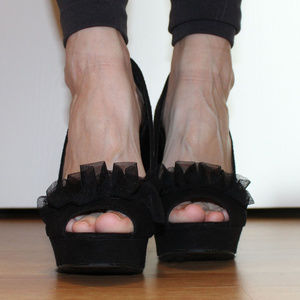 Black Velvet heels with ruffled tulle - Size 7
